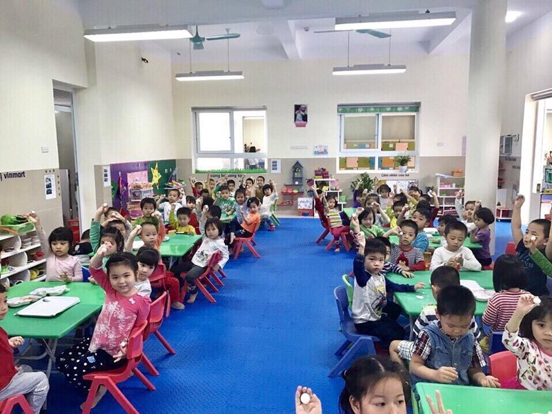 Các bé trổ tài làm bánh trôi đón Tết Hàn Thực